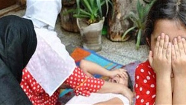 مركز المرأة يدين مصرع طفلة السويس بسبب الختان
