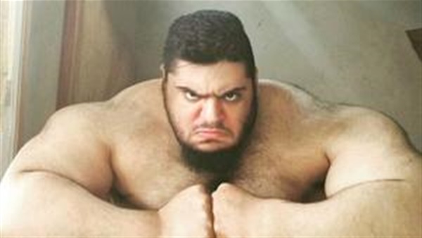 بالصور.. تعرف على «هالك إيران» الذي تطوع للقتال في سوريا