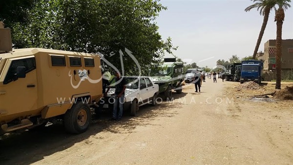 بالصور.. بدء أعمال توصيل فائض مشروع الصرف الصحي بـ«الغنايم»  