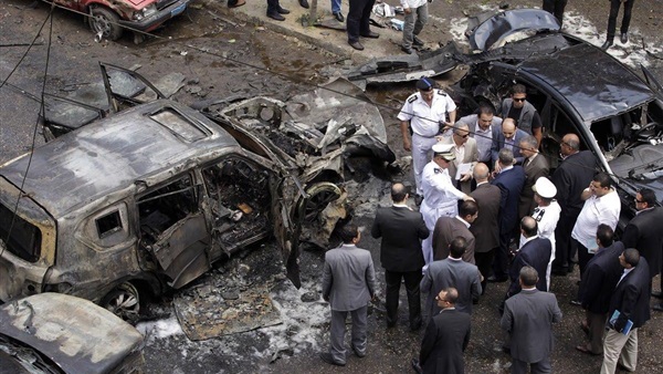 5 شهادات في قضية اغتيال النائب العام..«السائق»: دهسته سيارة بعد نجاته من التفجير..«جيرانه»:غياب الشرطة السرية وإعلان خط سيره وراء الحادث..و«عامل بكفيتريا» يؤكد: 3 تفجيرات متتالية ليست واحده