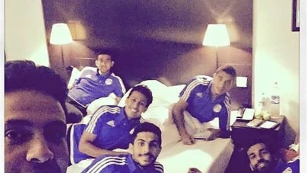 بالصورة.. "سيلفي" جماعي في معسكر منتخب مصر