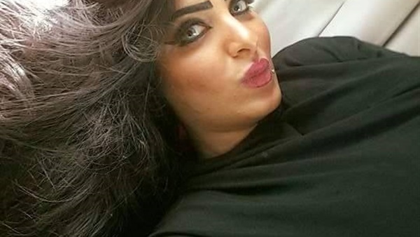 بالصور.. ملابس «بارديس» العارية تشعل شوارع لبنان