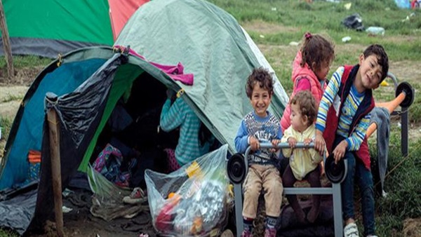 الشرطة المجرية تحاصر مخيما للاجئين قرب الحدود الصربية