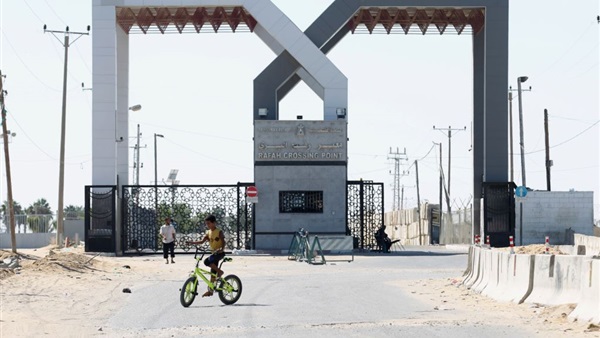 تواصل فتح معبر رفح لليوم الثاني لعبور العالقين الفلسطينين