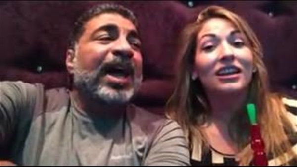 بالفيديو.. «سيد بدرية» يعلم فتاة أجنبية التحدث بالمصرية