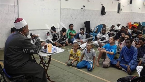 عالم ازهرى بالسويس يدعو اطفال العالم الاسلامى بالتمسك بالقرآن الكريم