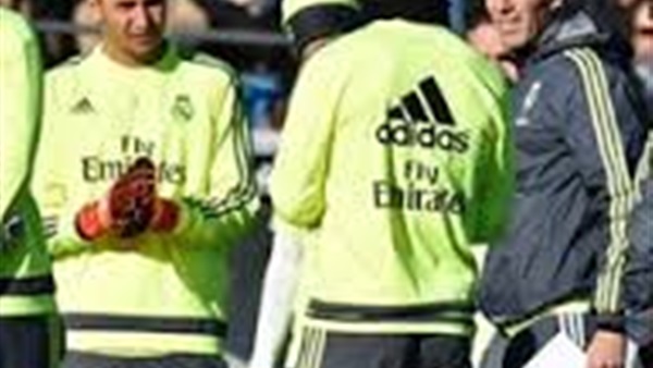 زيدان يطالب ببقاء حراسه "نافاس وكاسيا ويانيز" بصفوف الريال