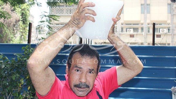 في 15 صورة.. المصريون يتحدون الحرارة بـ«الثلج وعصير القصب»