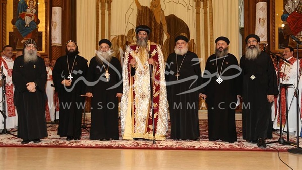 بالصور مطران  القدس يغادر الكويت متجها إلى بيروت