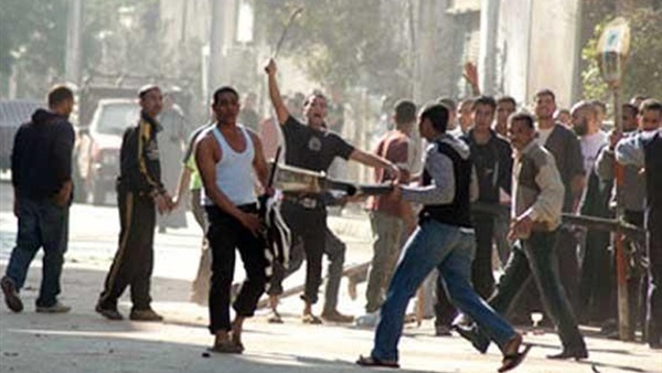 بالفيديو.. «خناقة» ضخمة بين مجموعة من الشباب في الرياض