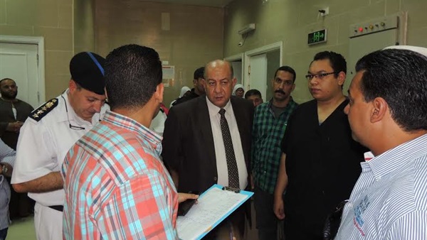 بالصور.. مدير أمن السويس يزور مصابى حادث القطامية