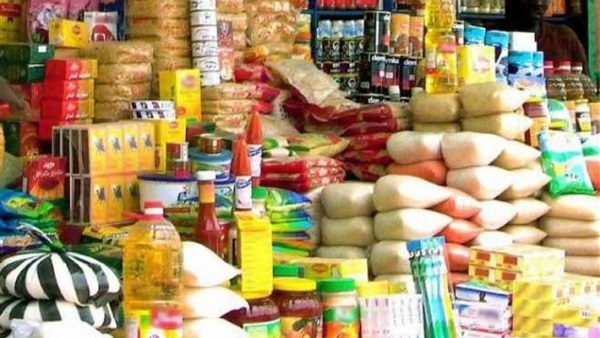 توزيع السلع الغذائية على الأسر الفقيرة بالمنيا والفيوم والطور