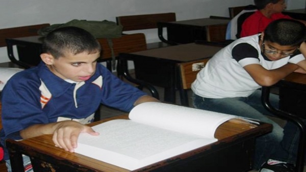 تعليم المنيا: 10 طلاب بالثانوية للمكفوفين أدوا امتحان التربية الدينية اليوم