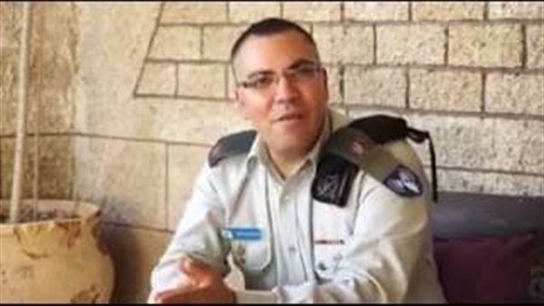 بالفيديو.. متحدث الجيش الإسرائيلي يتناول الإفطار مع المسلمين 