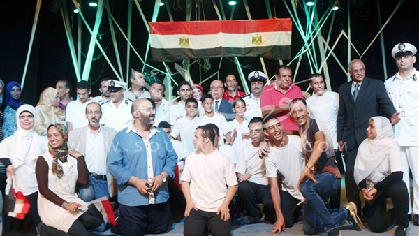 بالصور..النمنم يشارك اصحاب الاعاقات معاناتهم في " ورد وياسمين"