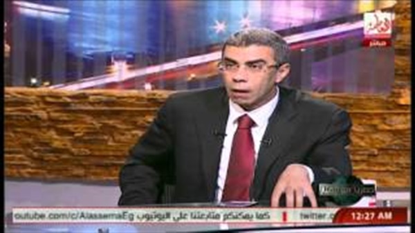 بالفيديو.. ياسر رزق يكشف سر ارتداء السيسي النظارة السوداء