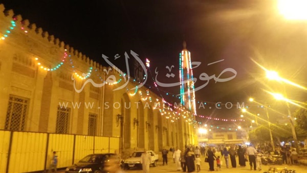 بالفيديو والصور.. تزين مسجد ومقام سيدى ابراهيم الدسوقى بالأنوار