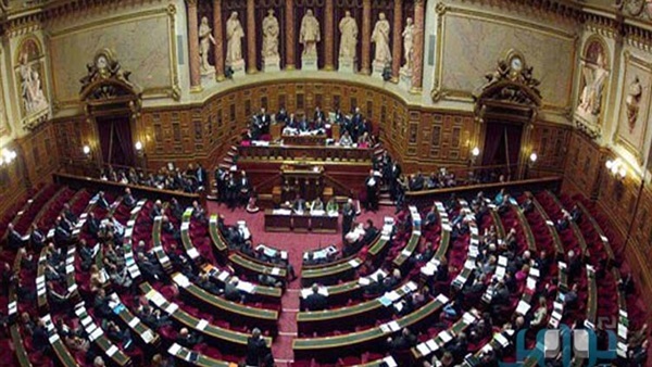 الشيوخ الفرنسي يقر برفع العقوبات الأوروبية عن روسيا