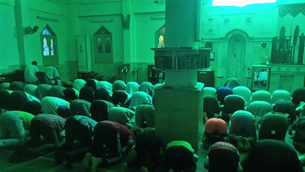 بالصور.. استكمال صلاة الترويح بمسجد الغفور الرحيم