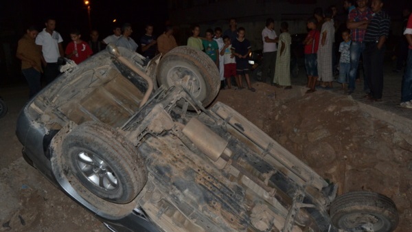 بالصور.. انقلاب سيارة على طريق سفاجا الدائري   