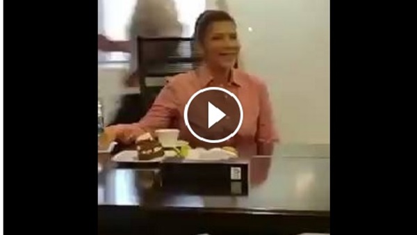 بالفيديو..شاهد أصالة تفأجا متابعيها على "فيس بوك" بأغنية إعلان" تخيل بكرة أحلى" لايف