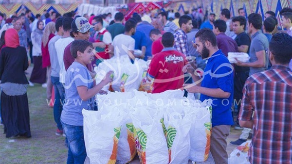 بالصور.. الجامعة الروسية تنظم أول إفطار جماعي لطلابها لتوفير «شنط رمضان»