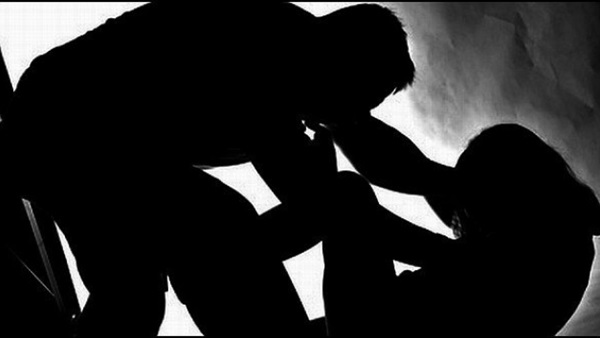 عاطلون يرفعون شعار «اليوم.. خمر ونساء» في رمضان.. شاب يتجرد من آدميته ويعتدي على شقيقته جنسيًا.. وآخر يسهل الدعارة لسيدة فى الطريق العام بالإسكندرية.. وضبط ثالث بحوزته 300 زجاجة بيرة بقصد الإتجار