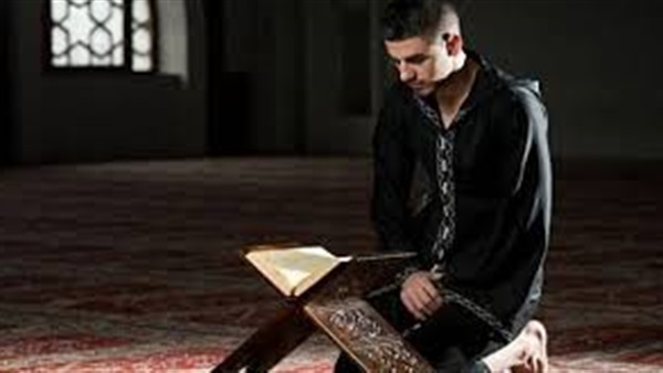 9 أسئلة دينية تشغل بال الرجل في رمضان ويخجل من طرحها
