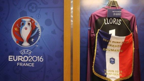 بالصور.. غرف ملابس منتخبي فرنسا ورومانيا في إفتتاح «يورو 2016»