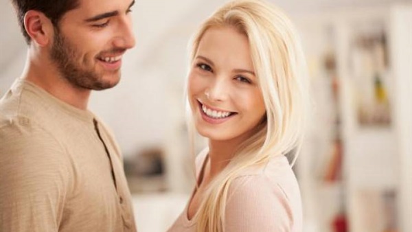 7 تصرفات تجعل زوجتك تشعر أنها الأكثر حظًا بين النساء 