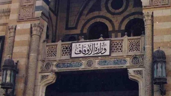«الأوقاف»: الصلاة قائمة بـ "الحسين" وفتحنا "الضريح" للزوار 