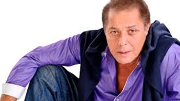 بالفيديو.. بعد "الكيمى كيمى كا" محمود عبد العزيز يعود للغناء بـ"عسلية"