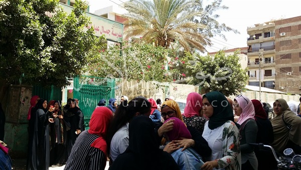 بالفيديو والصور.. طلاب الثانوية بالشرقية:«امتحان علم النفس من خارج المنهج»