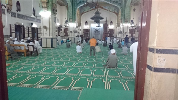بالفيديو والصور.. رفع شعائر صلاة العشاء بمسجد النصر في المنصورة