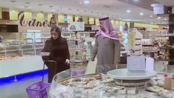 بالفيديو..رد فعل السعوديين على تحرش شاب بفتاة 