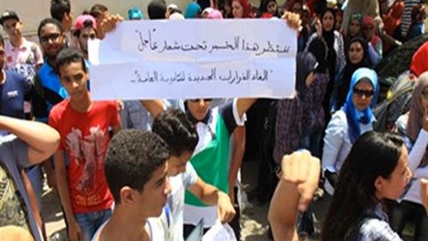 أهم الأحداث في نشرة أخبار «صوت الأمة» للثانية عشر.. طلاب الثانوية أمام التعليم:«شفنا الغش بمليون وش».. مارتن يول يعلن تشكيل الأهلي استعدادا لموقعة «المصرى»..و«الأرصاد»: ارتفاع فى درجات الحرارة 