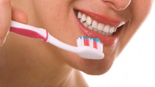 10 أخطاء تدمر صحة الأسنان