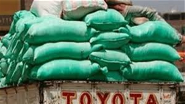 ضبط 100 لتر بنزين و23 طن دقيق قبل بيعهم بالسوق السوداء