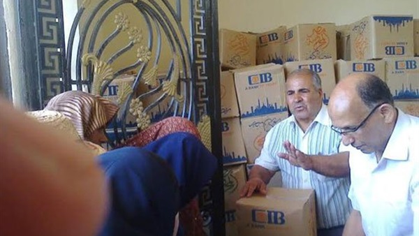 جهاز المخابرات العامة يوزع 5 آلاف كرتونة مواد غذائية بكفر الشيخ