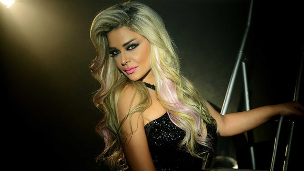 «مادلين مطر» حزينة على رحيل والدتها