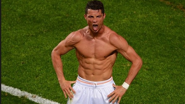 ألقاب نجوم «يورو 2016».. «السلطان» لابراهيموفتش بسبب انجازته مع منتخب السويد.. كريستيانو رونالدو لقُب بـ«الدون» تيمناً بالرئيس الأمريكي.. و«واين روني» يتذيل القائمة بلقب «الفتى الذهبي»
