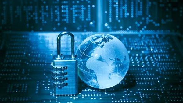 مسؤول أمني روسي يحذر من تنامي أنشطة الاستخبارات الأجنبية المعادية بالفضاء الإلكتروني