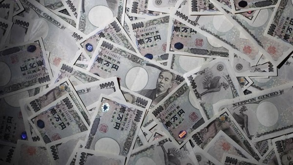 تراجع الين والفرنك مع هدوء مخاوف خروج بريطانيا من الاتحاد الأوروبي