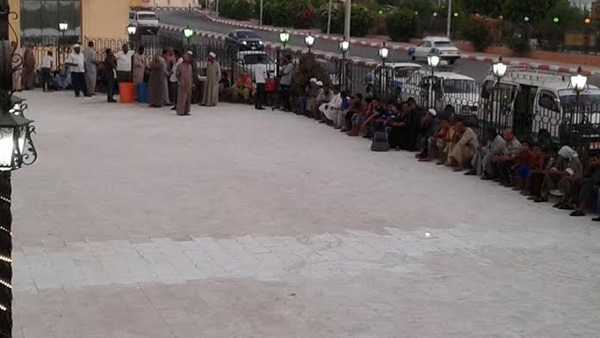 بالصور.. بدء توافد الصائمون علي المسجد الجامع فى أسوان