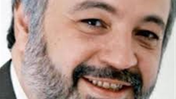 المنتج محمد فوزى يلازم زوجته فى المستشفى بعد تعرضها لوعكة صحية