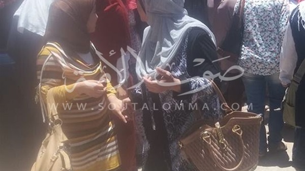 بالصور.. فرحة وارتياح بين طلاب الثانوية العامة بسوهاج لسهولة امتحان الكيمياء 