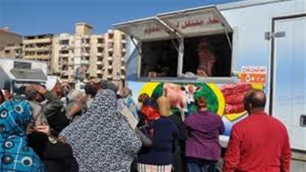 وصول سيارات جديدة لبيع الدواجن واللحوم بأسعار مدعمة بالفيوم