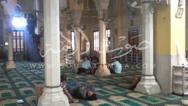 بالفيديو والصور.. رفع آذان العشاء بمسجد ناصر فى بنها