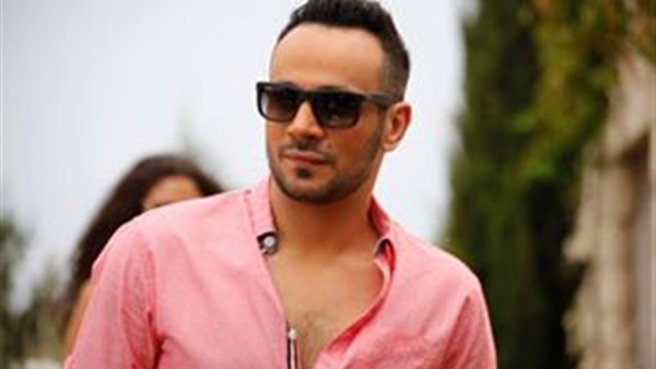 بالفيديو .. محمد عطيه يشارك فى حملة« الامم المتحدة» لدعم اللاجئين