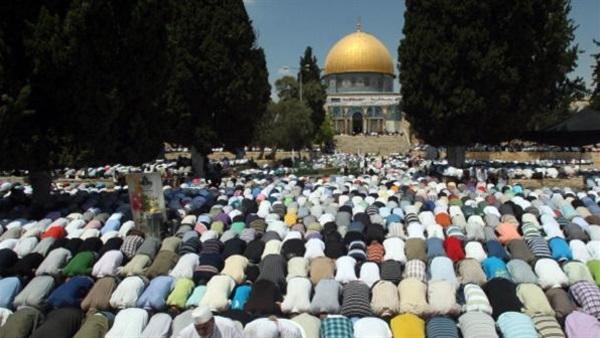 اسرائيل تجيز لـ300 فلسطينى من غزة الصلاة فى القدس